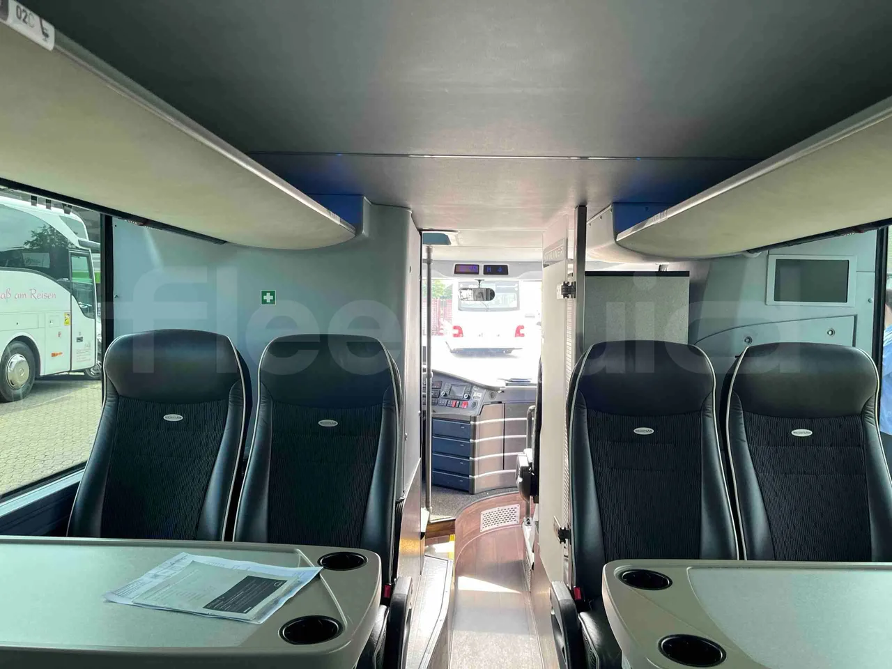 Neoplan Skyliner L - EUR6 - 371kW - 14.0000m - forward view middle aisle