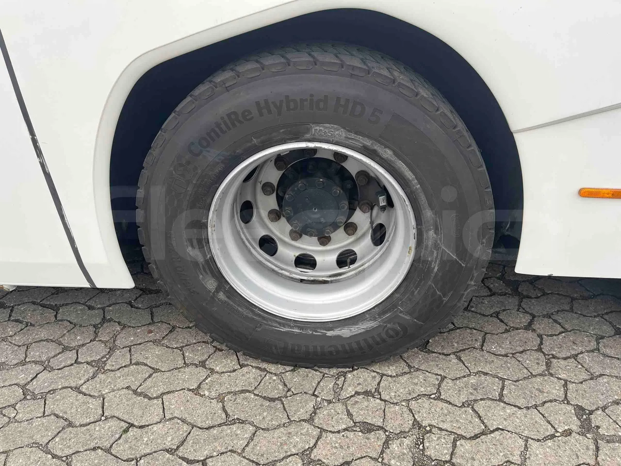 Neoplan Skyliner L - EUR6 - 371kW - 14.0000m - tread condition front tires left