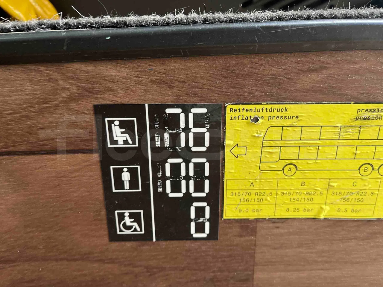 Neoplan Skyliner L - EUR6 - 371kW - 14.0000m - seat plate photo