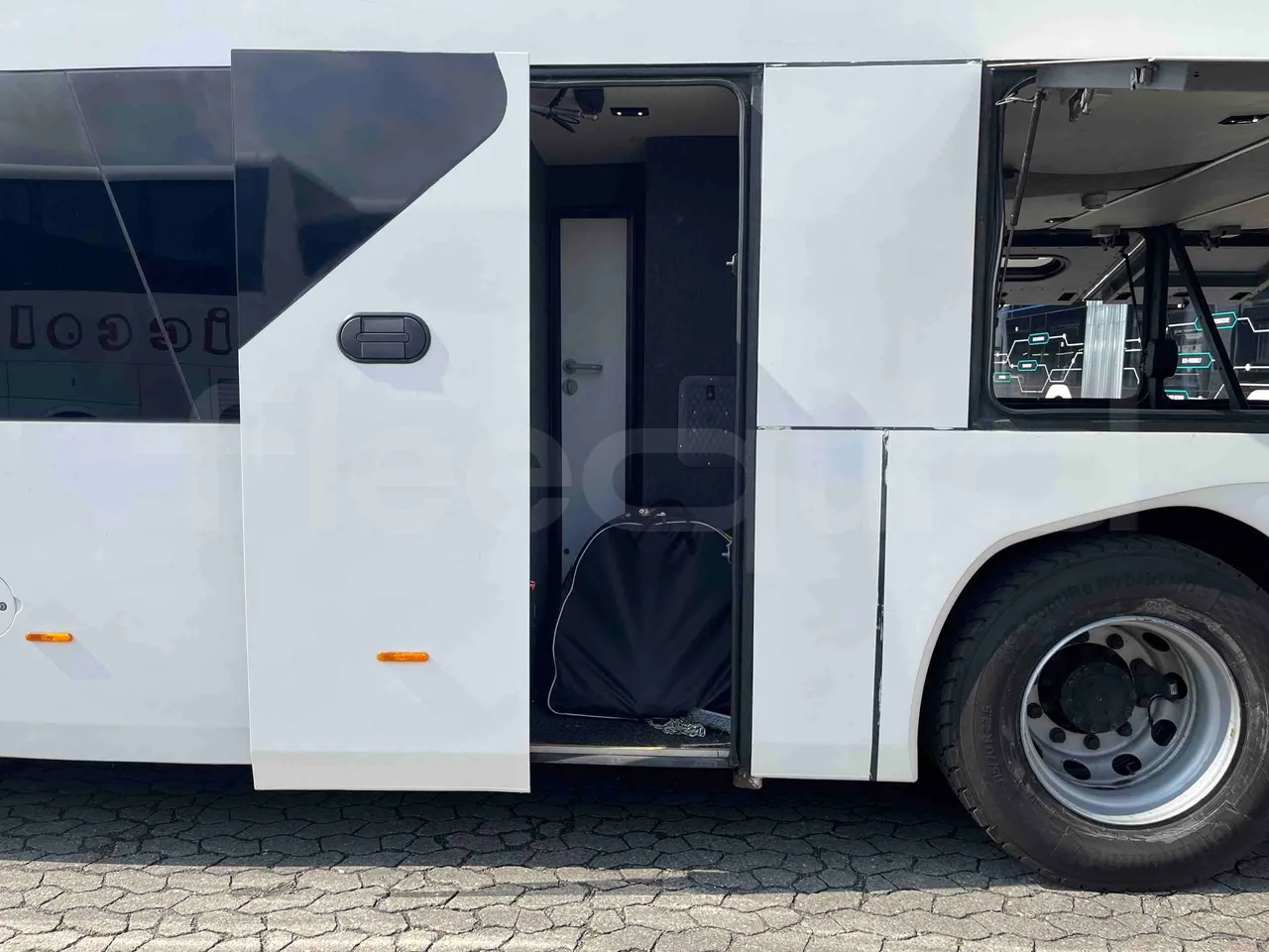 Neoplan Skyliner L - EUR6 - 371kW - 14.0000m - platform code photo