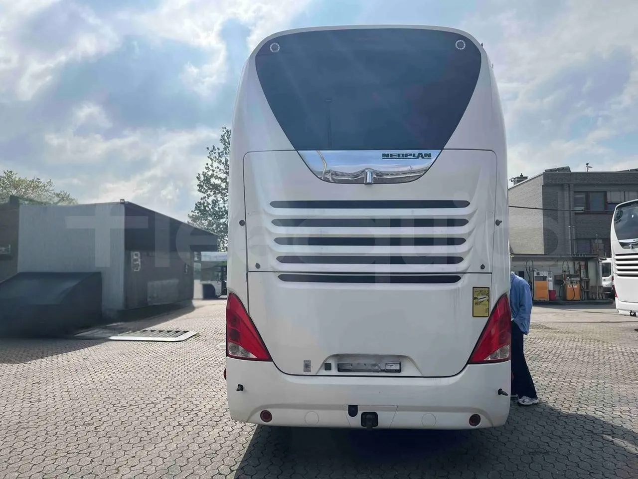 Neoplan Skyliner L - EUR6 - 371kW - 14.0000m - rear hatch closed