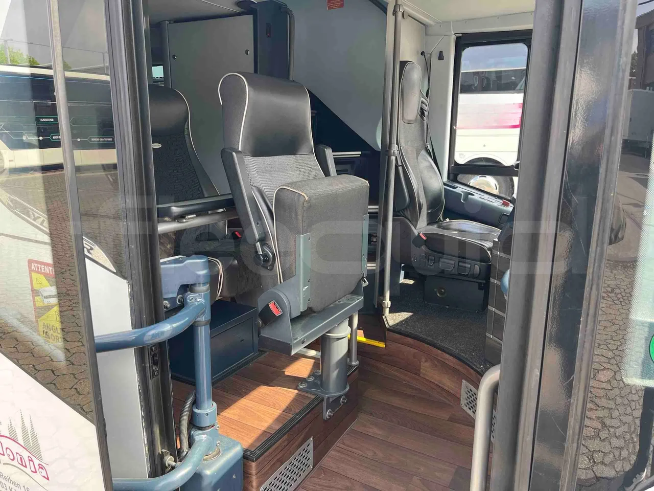 Neoplan Skyliner L - EUR6 - 371kW - 14.0000m - hostess seat photo