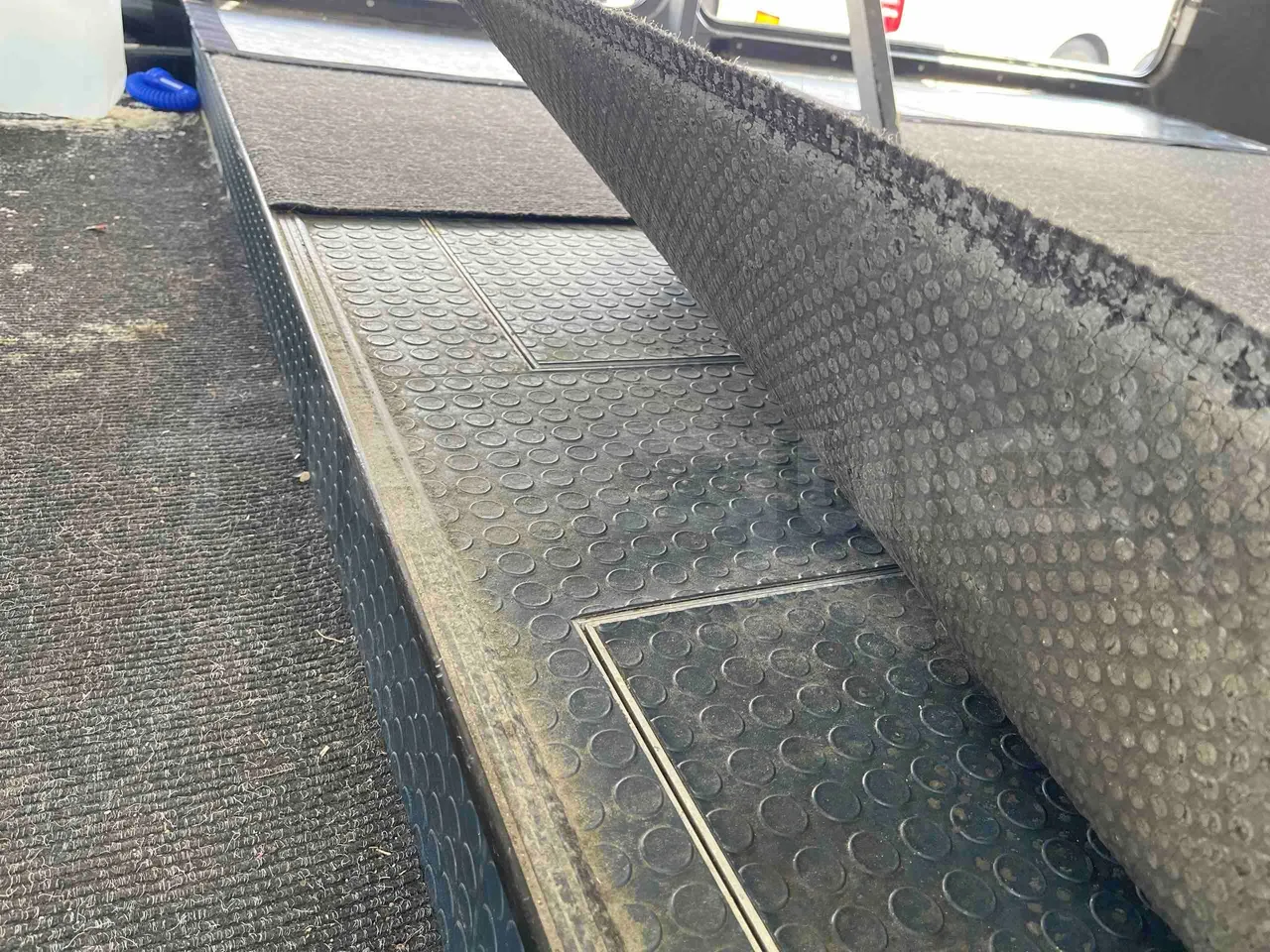 Neoplan Skyliner L - EUR6 - 371kW - 14.0000m - under carpet photo