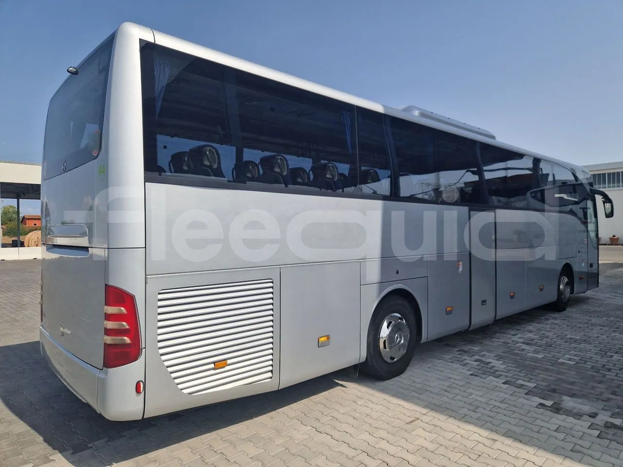 Mercedes-Benz Tourismo RHD/ Euro 5 - 300 Kw - 12,140 Mt - 3/4 right rear doors closed