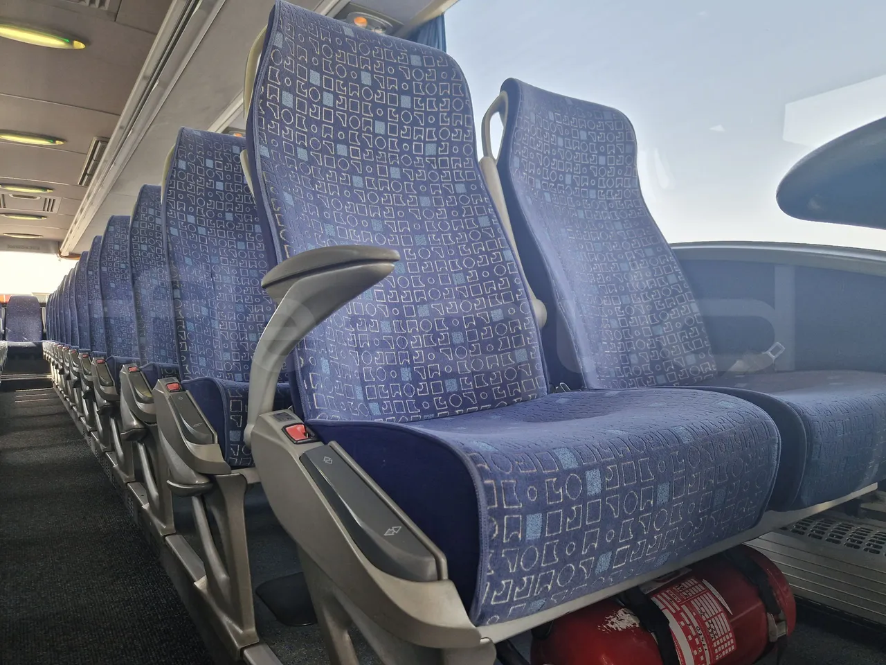 Mercedes-Benz Tourismo RHD/ Euro 5 - 300 Kw - 12,140 Mt - armrest detail photo