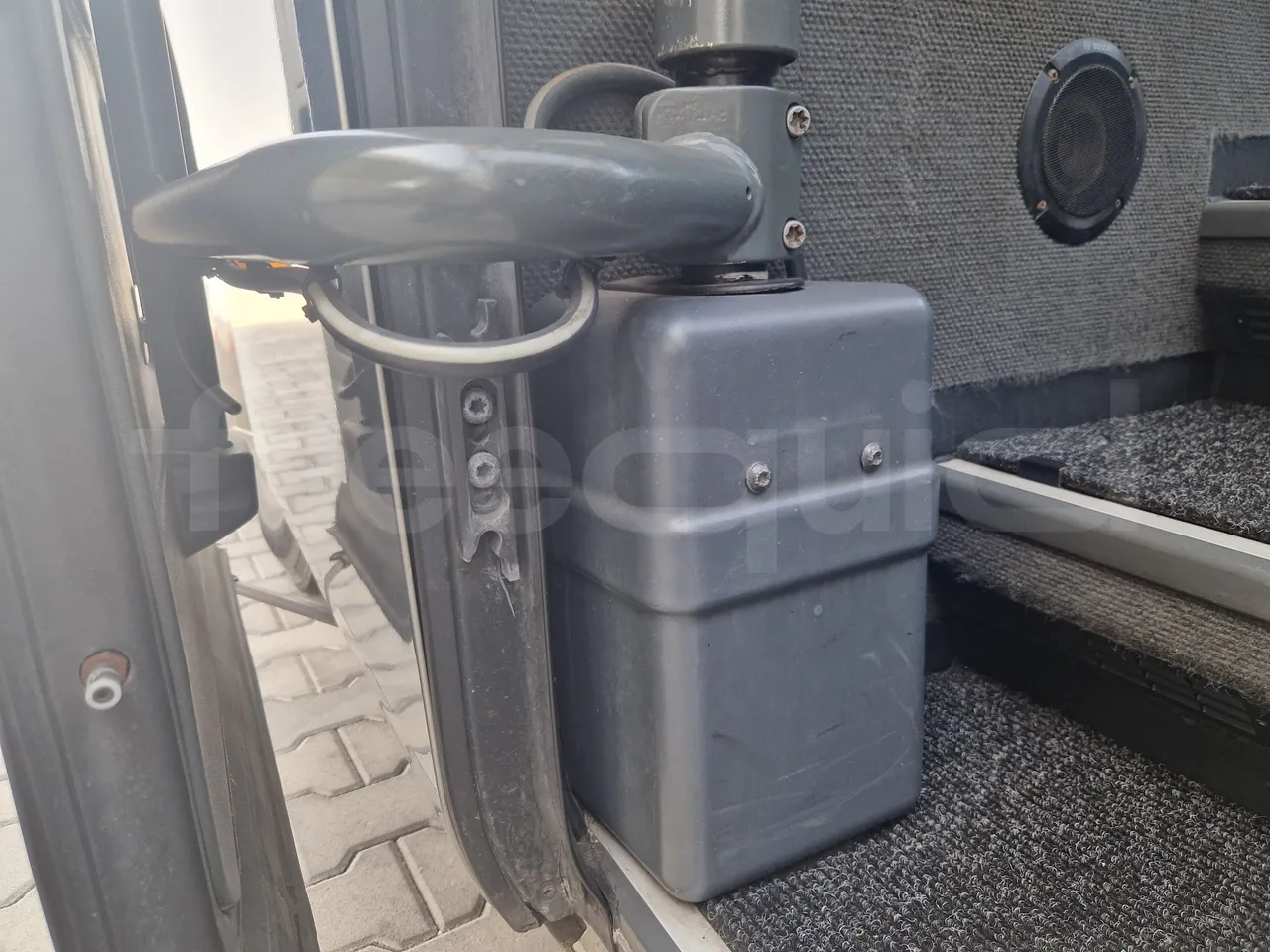 Mercedes-Benz Tourismo RHD/ Euro 5 - 300 Kw - 12,140 Mt - door mechanism photo
