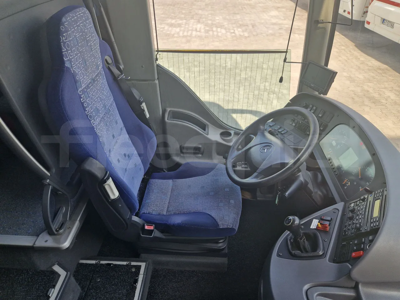 Mercedes-Benz Tourismo RHD/ Euro 5 - 300 Kw - 12,140 Mt - driver's seat photo (mandatory for bus to scrap)