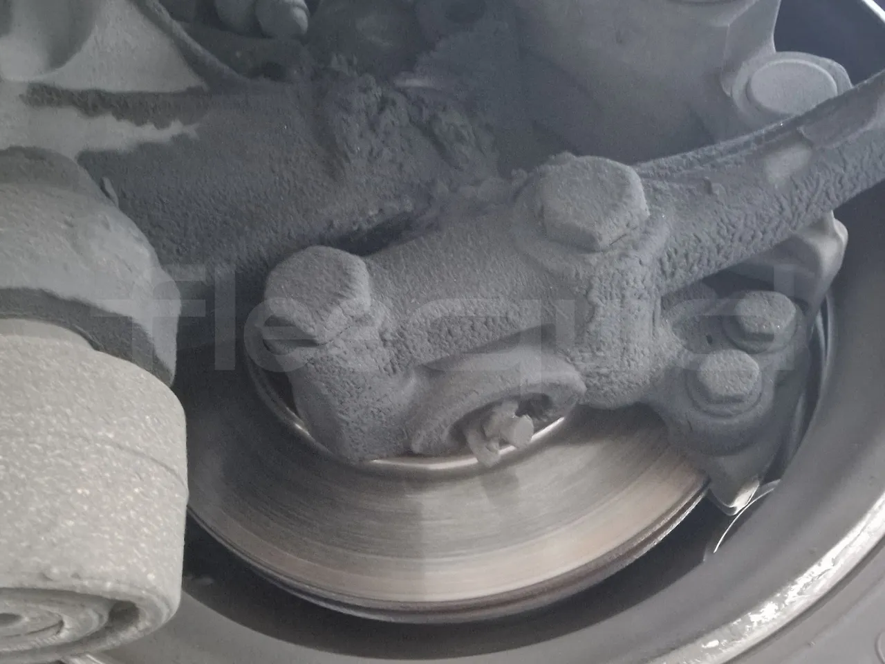 Mercedes-Benz Tourismo RHD/ Euro 5 - 300 Kw - 12,140 Mt - front discs left