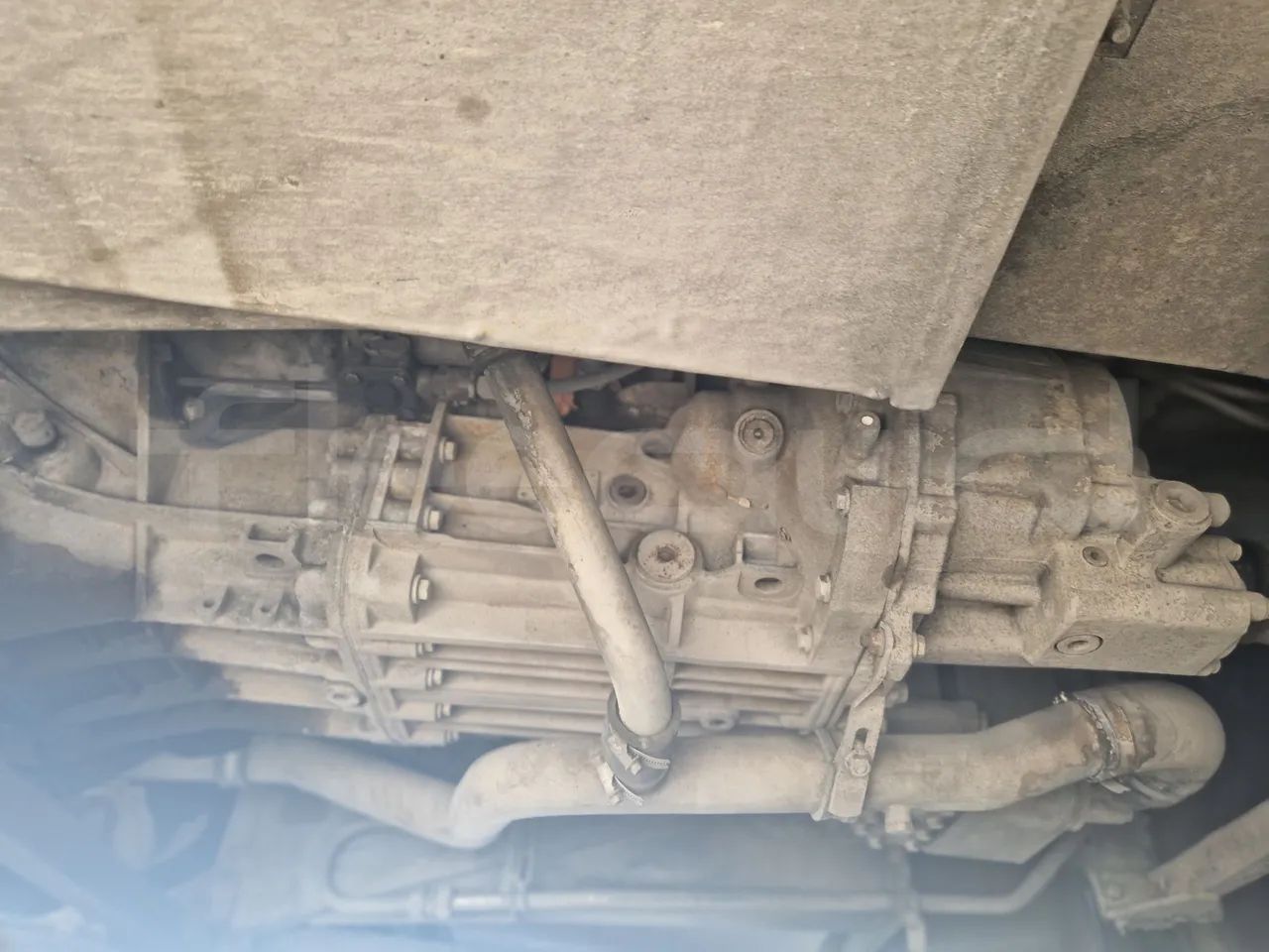Mercedes-Benz Tourismo RHD/ Euro 5 - 300 Kw - 12,140 Mt - gearbox photo