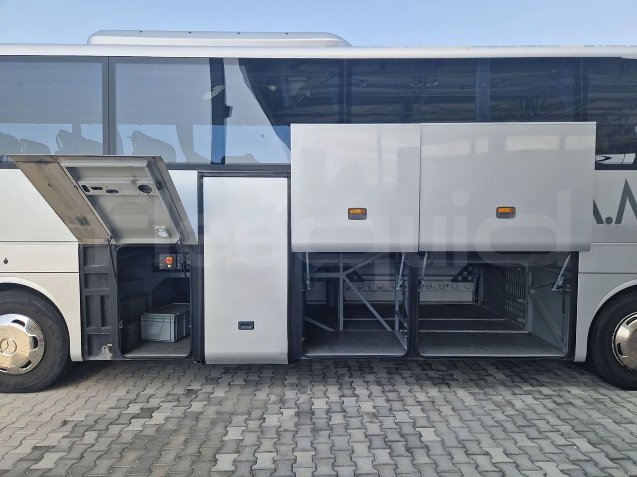 Mercedes-Benz Tourismo RHD/ Euro 5 - 300 Kw - 12,140 Mt - luggage rack photo