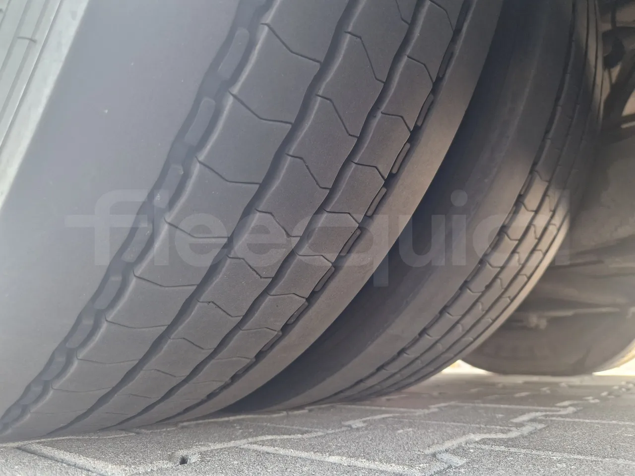 Mercedes-Benz Tourismo RHD/ Euro 5 - 300 Kw - 12,140 Mt - tread condition second axle tires left