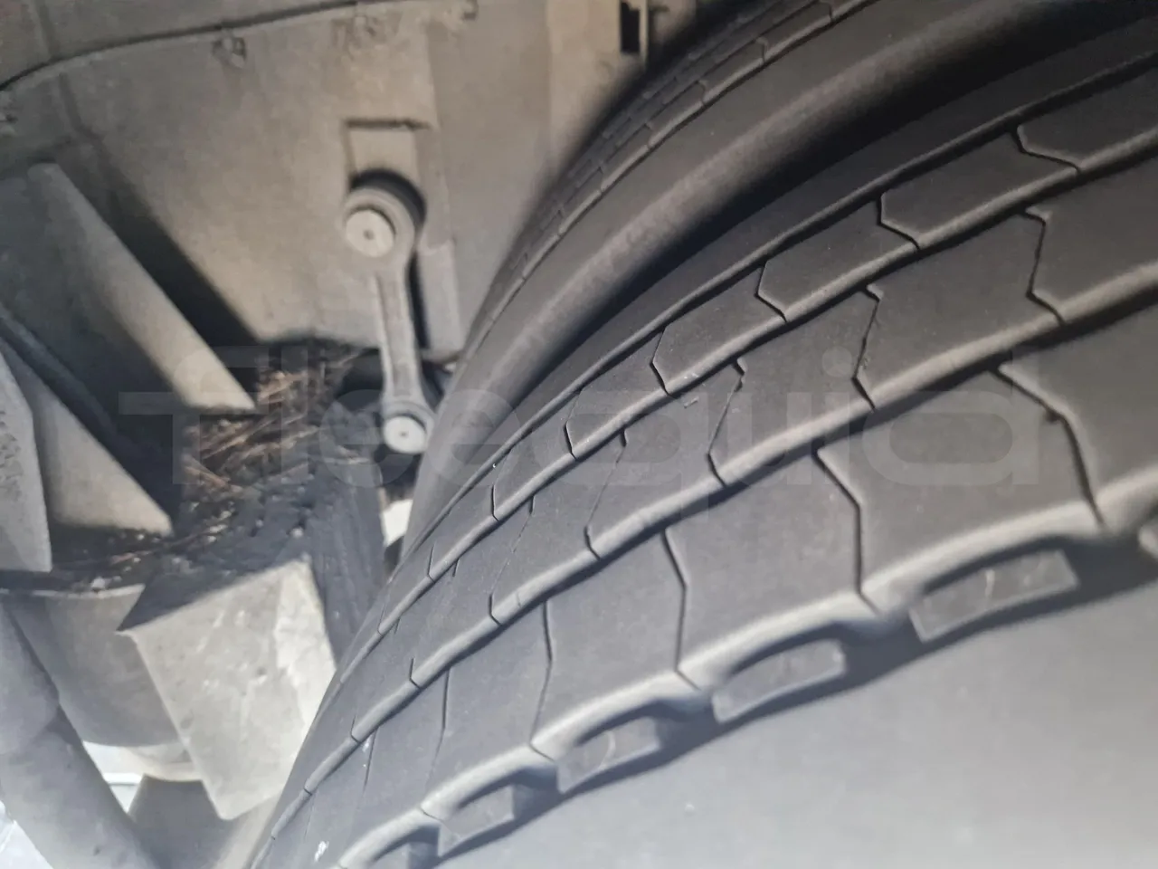 Mercedes-Benz Tourismo RHD/ Euro 5 - 300 Kw - 12,140 Mt - tread condition second axle tires right