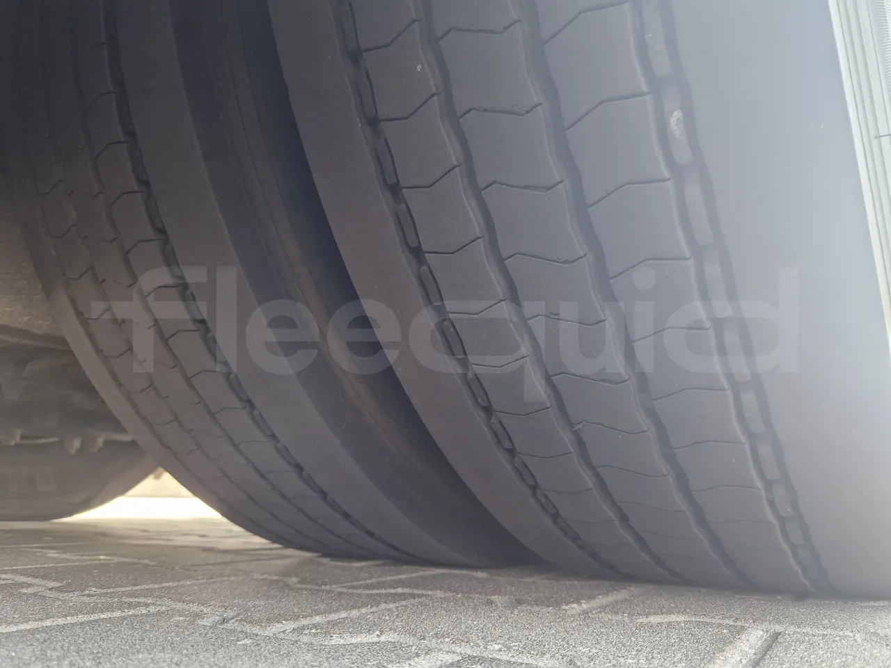 Mercedes-Benz Tourismo RHD/ Euro 5 - 300 Kw - 12,140 Mt - tread condition third axle tires left