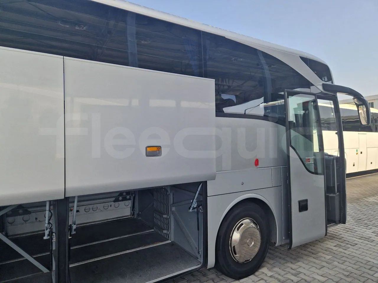 Mercedes-Benz Tourismo RHD/ Euro 5 - 300 Kw - 12,140 Mt - platform open photo