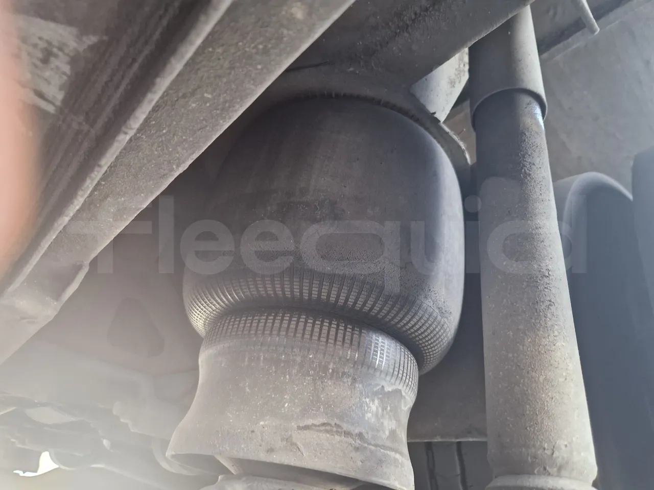 Mercedes-Benz Tourismo RHD/ Euro 5 - 300 Kw - 12,140 Mt - axle 2 shock absorbers 1 right