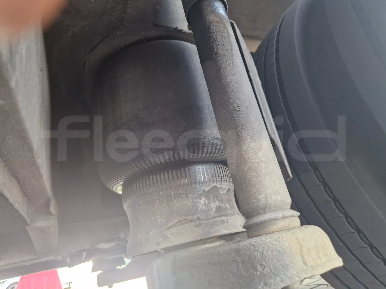 Mercedes-Benz Tourismo RHD/ Euro 5 - 300 Kw - 12,140 Mt - axle 2 shock absorbers 2 left