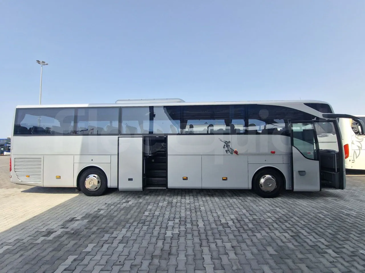 Mercedes-Benz Tourismo RHD/ Euro 5 - 300 Kw - 12,140 Mt - right side doors open