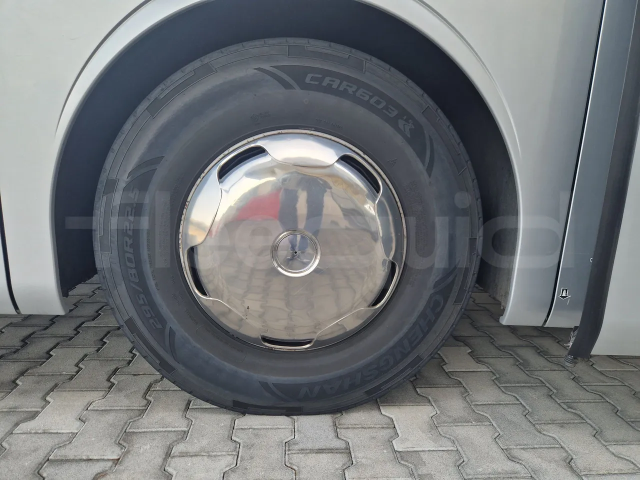 Mercedes-Benz Tourismo RHD/ Euro 5 - 300 Kw - 12,140 Mt - front left tire measurements