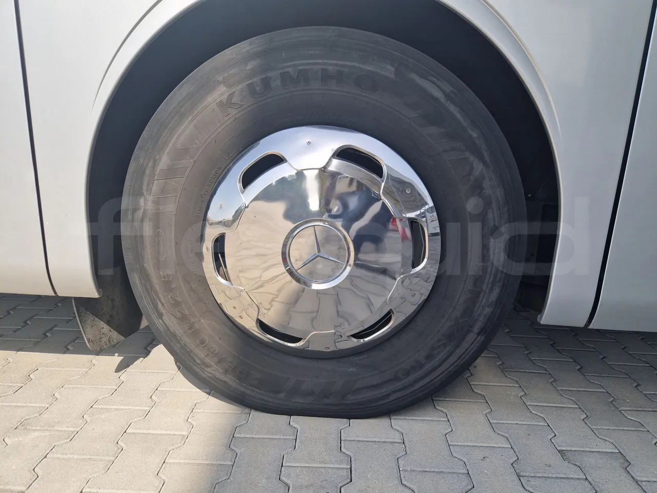 Mercedes-Benz Tourismo RHD/ Euro 5 - 300 Kw - 12,140 Mt - rear left tire photo