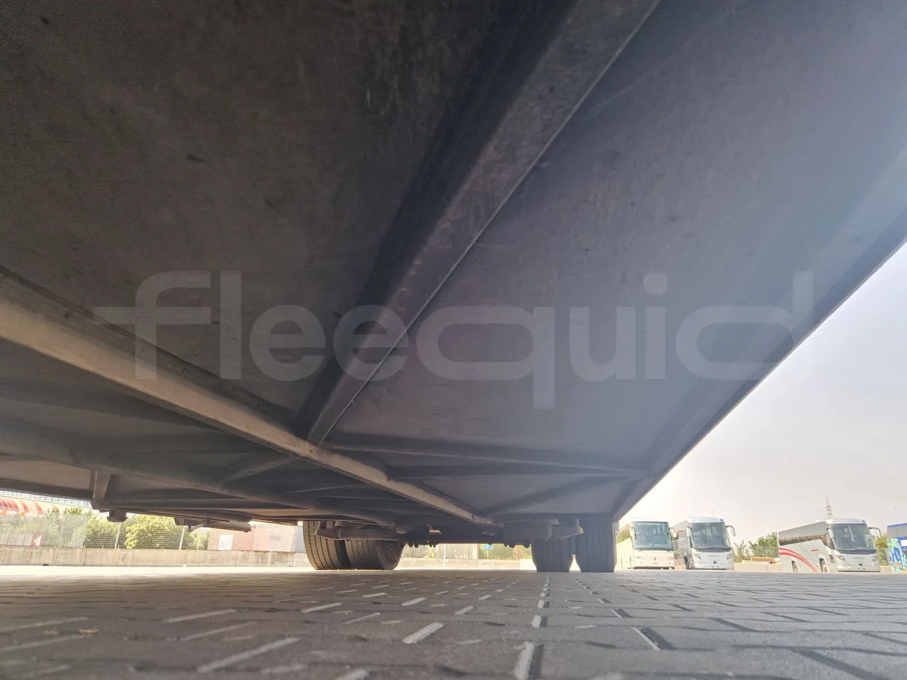 Mercedes-Benz Tourismo RHD/ Euro 5 - 300 Kw - 12,140 Mt - central undercarriage photo