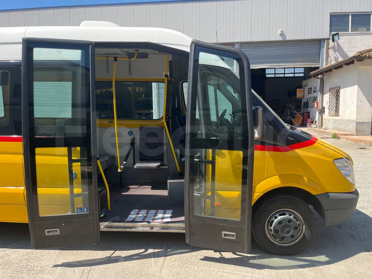 Mercedes-Benz Sprinter 906KA50 - Euro 4 - 110 kW - 7.345 mt - front door 1 open