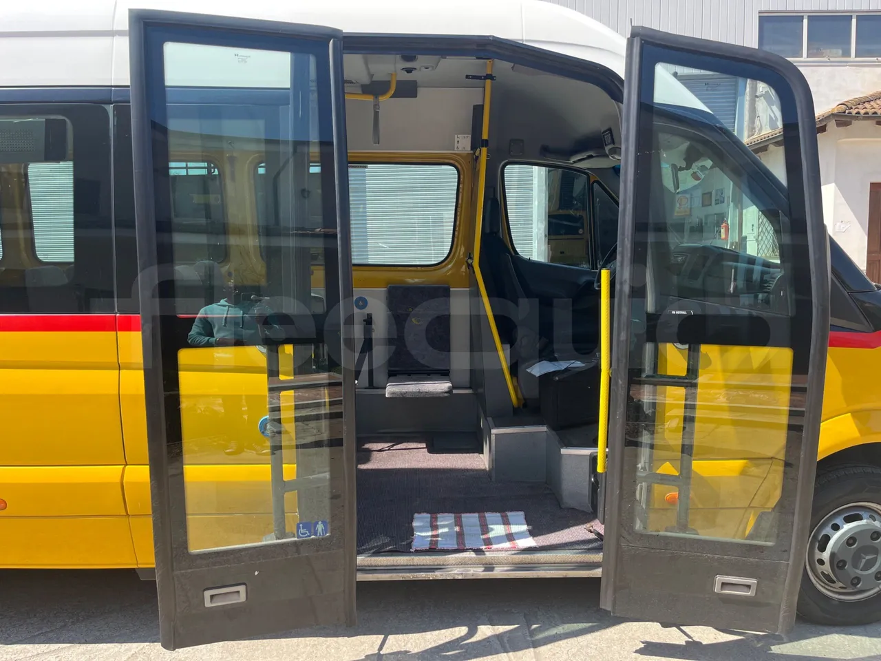 Mercedes-Benz Sprinter 906KA50 - Euro 4 - 110 kW - 7.345 mt - front door 2 open