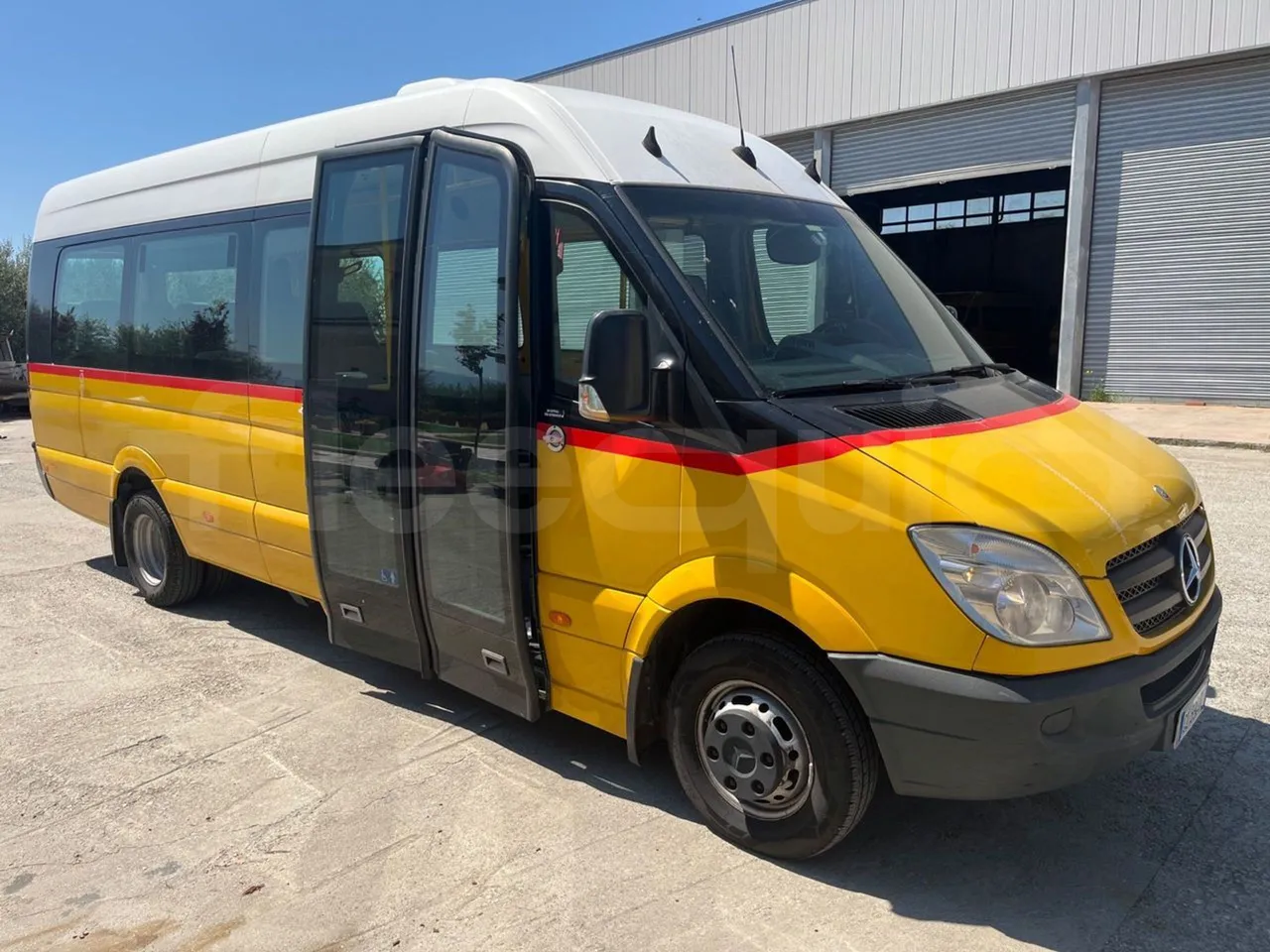 Mercedes-Benz Sprinter 906KA50 - Euro 4 - 110 kW - 7.345 mt - 3/4 front right doors