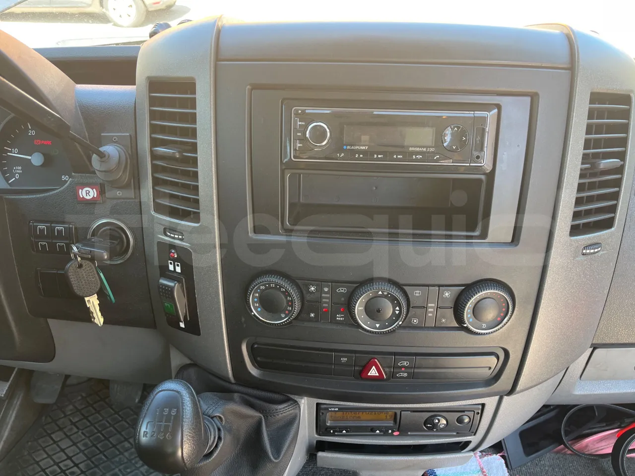 Mercedes-Benz Sprinter 906KA50 - Euro 4 - 110 kW - 7.345 mt - radio accessories photo