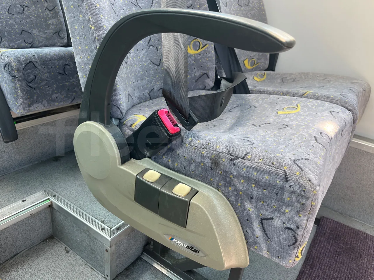 Mercedes-Benz Sprinter 906KA50 - Euro 4 - 110 kW - 7.345 mt - armrest detail photo