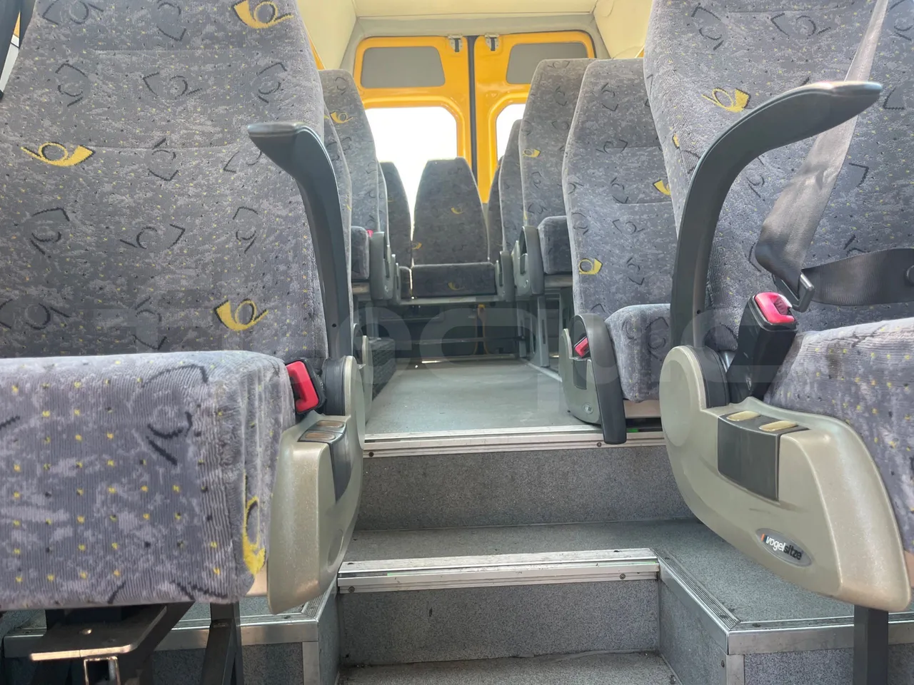 Mercedes-Benz Sprinter 906KA50 - Euro 4 - 110 kW - 7.345 mt - seat brackets photo