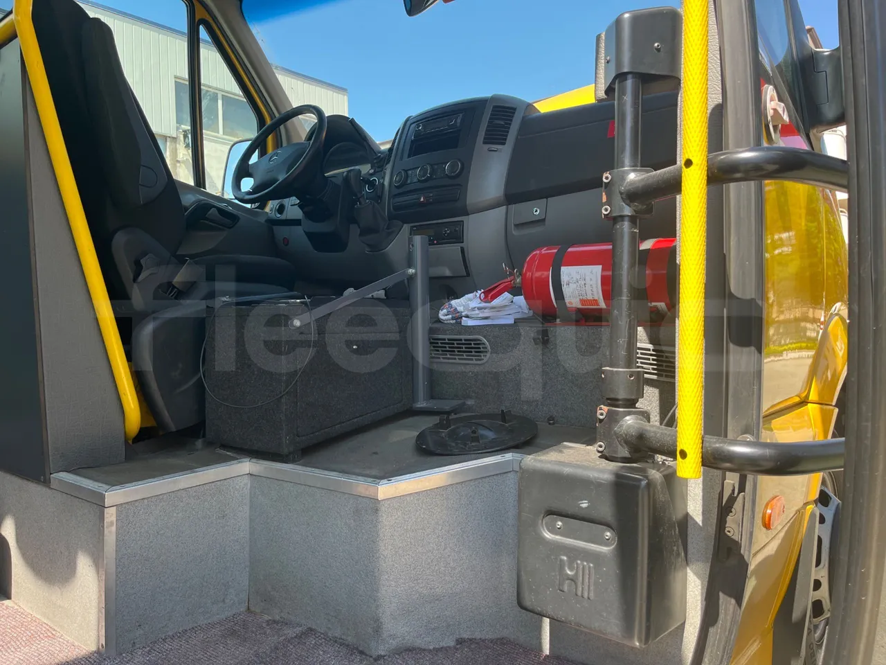 Mercedes-Benz Sprinter 906KA50 - Euro 4 - 110 kW - 7.345 mt - door mechanism photo