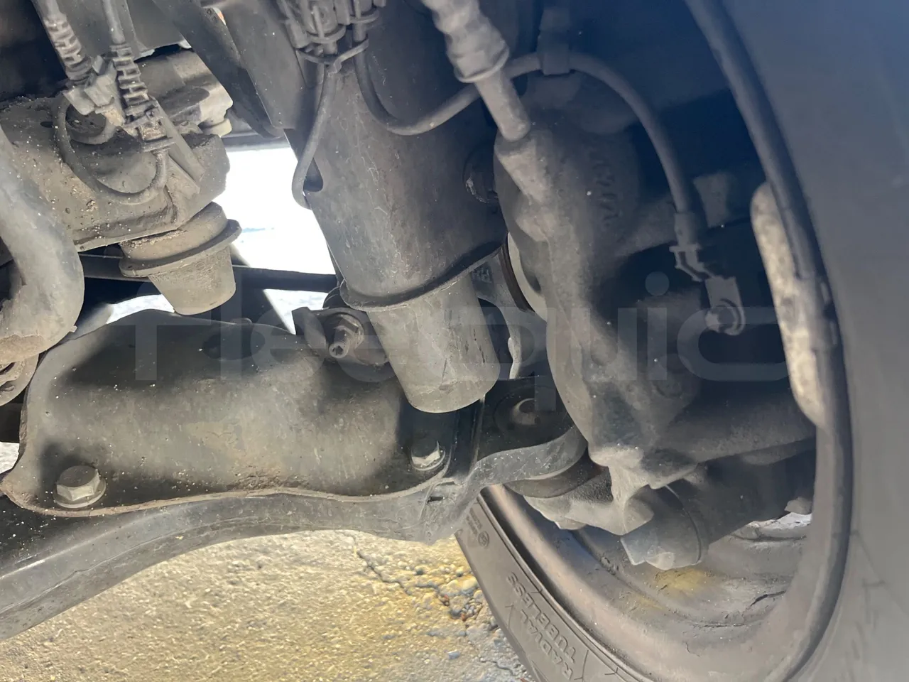 Mercedes-Benz Sprinter 906KA50 - Euro 4 - 110 kW - 7.345 mt - front brake calipers left