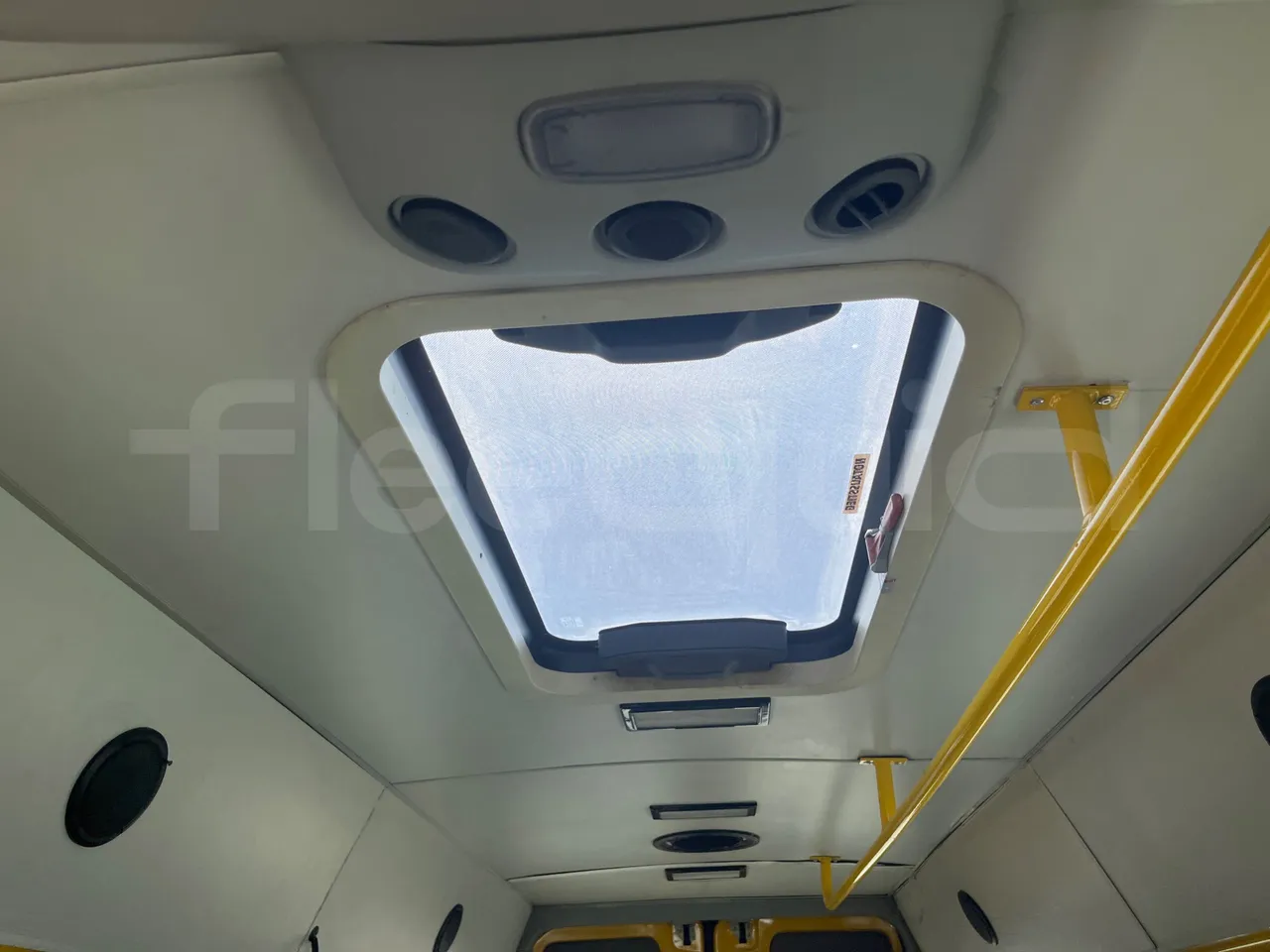 Mercedes-Benz Sprinter 906KA50 - Euro 4 - 110 kW - 7.345 mt - roof hatch 1