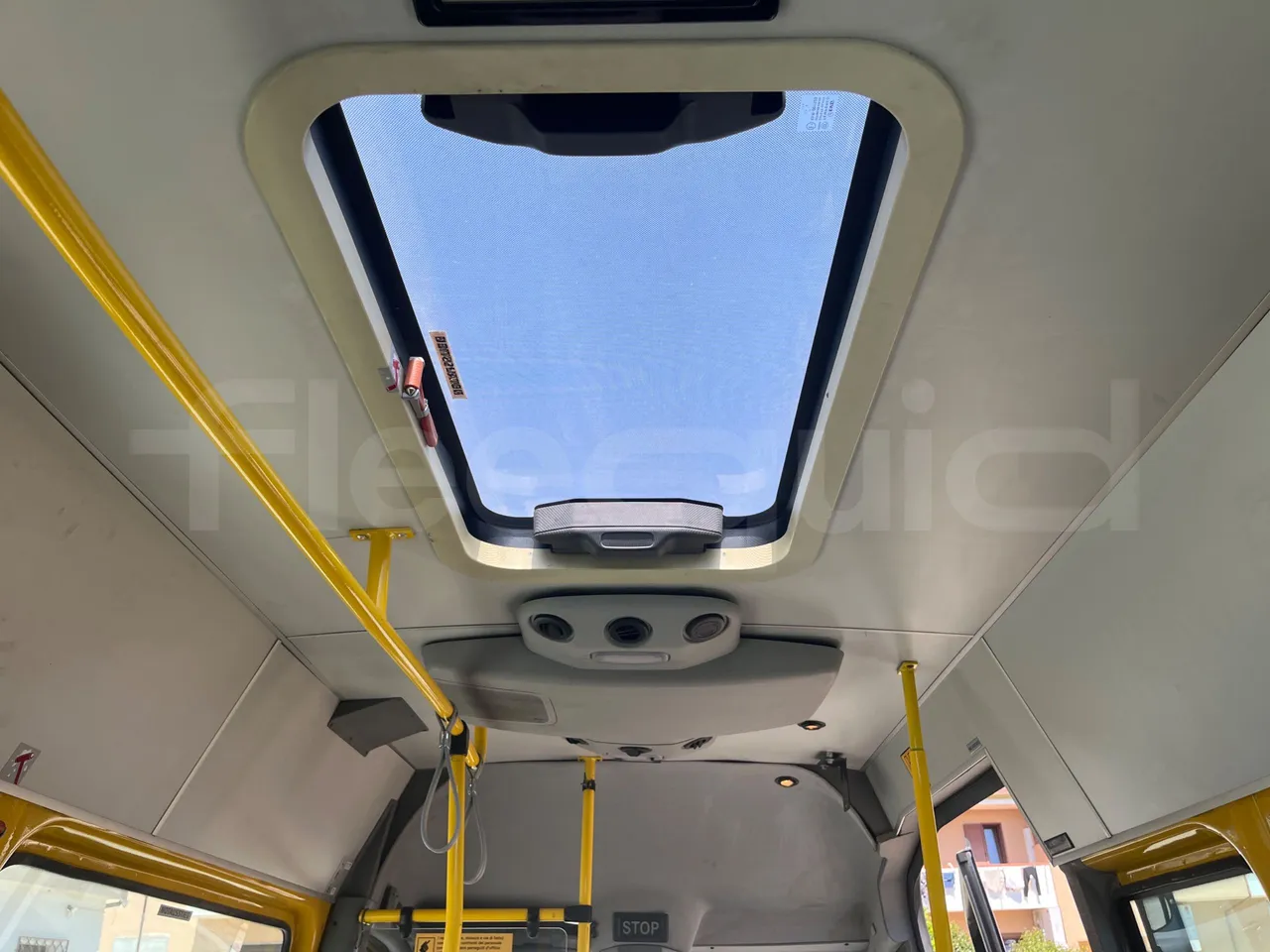 Mercedes-Benz Sprinter 906KA50 - Euro 4 - 110 kW - 7.345 mt - roof hatch 2
