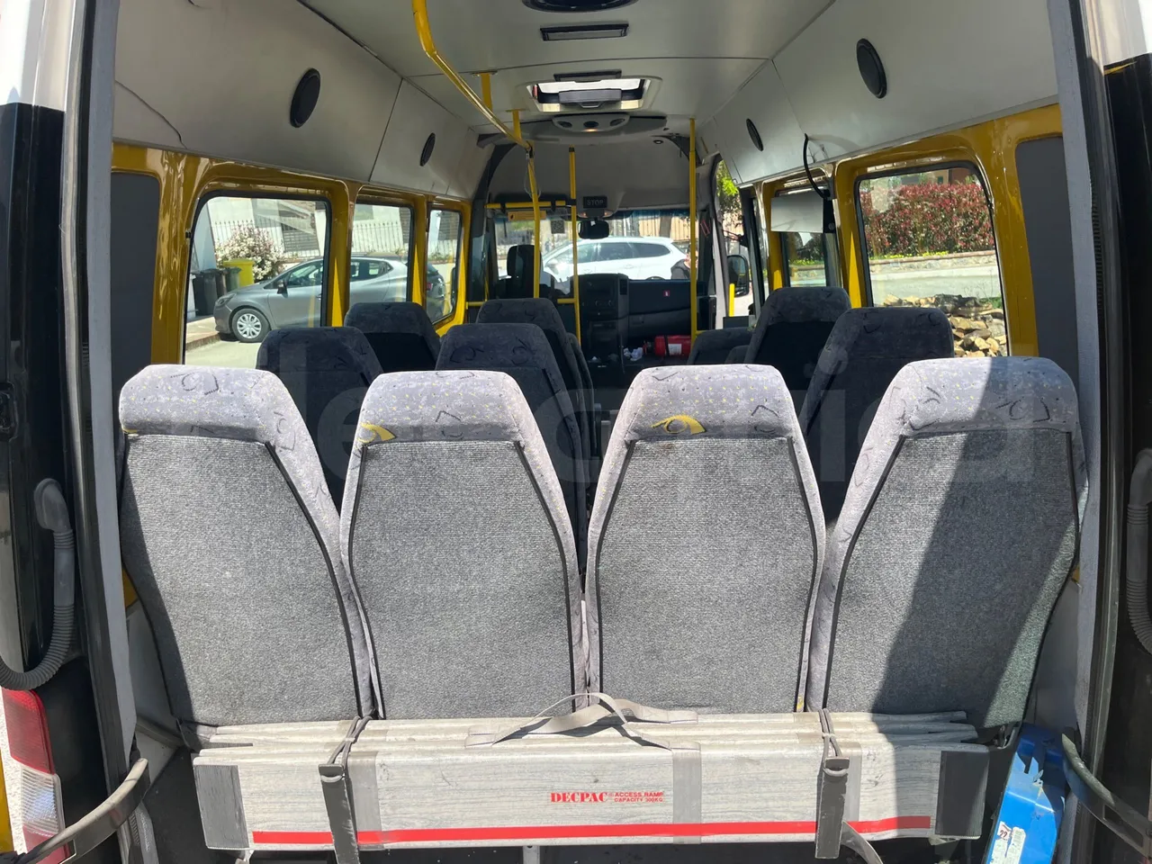 Mercedes-Benz Sprinter 906KA50 - Euro 4 - 110 kW - 7.345 mt - forward view middle aisle