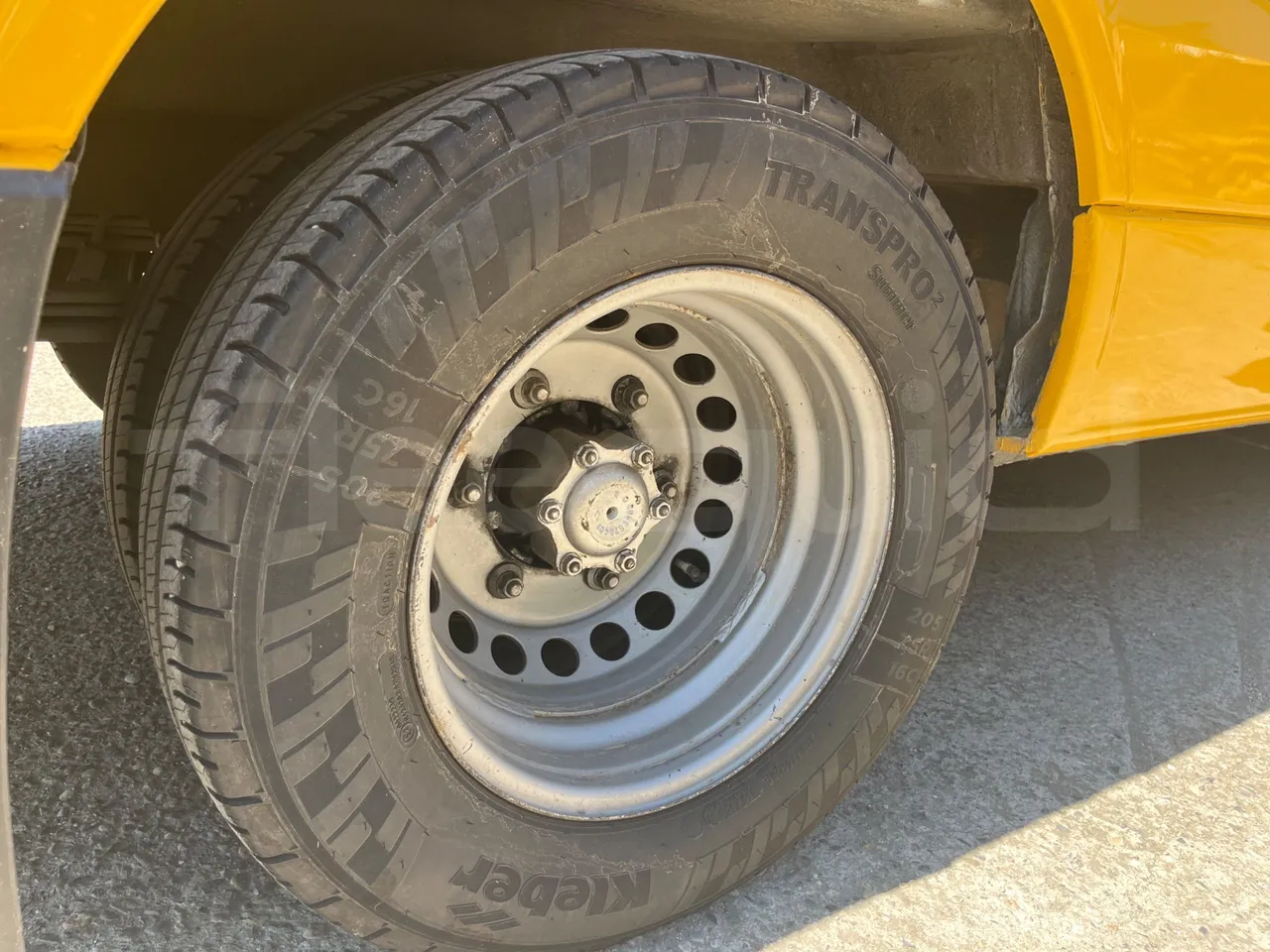 Mercedes-Benz Sprinter 906KA50 - Euro 4 - 110 kW - 7.345 mt - tread condition third axle tires left