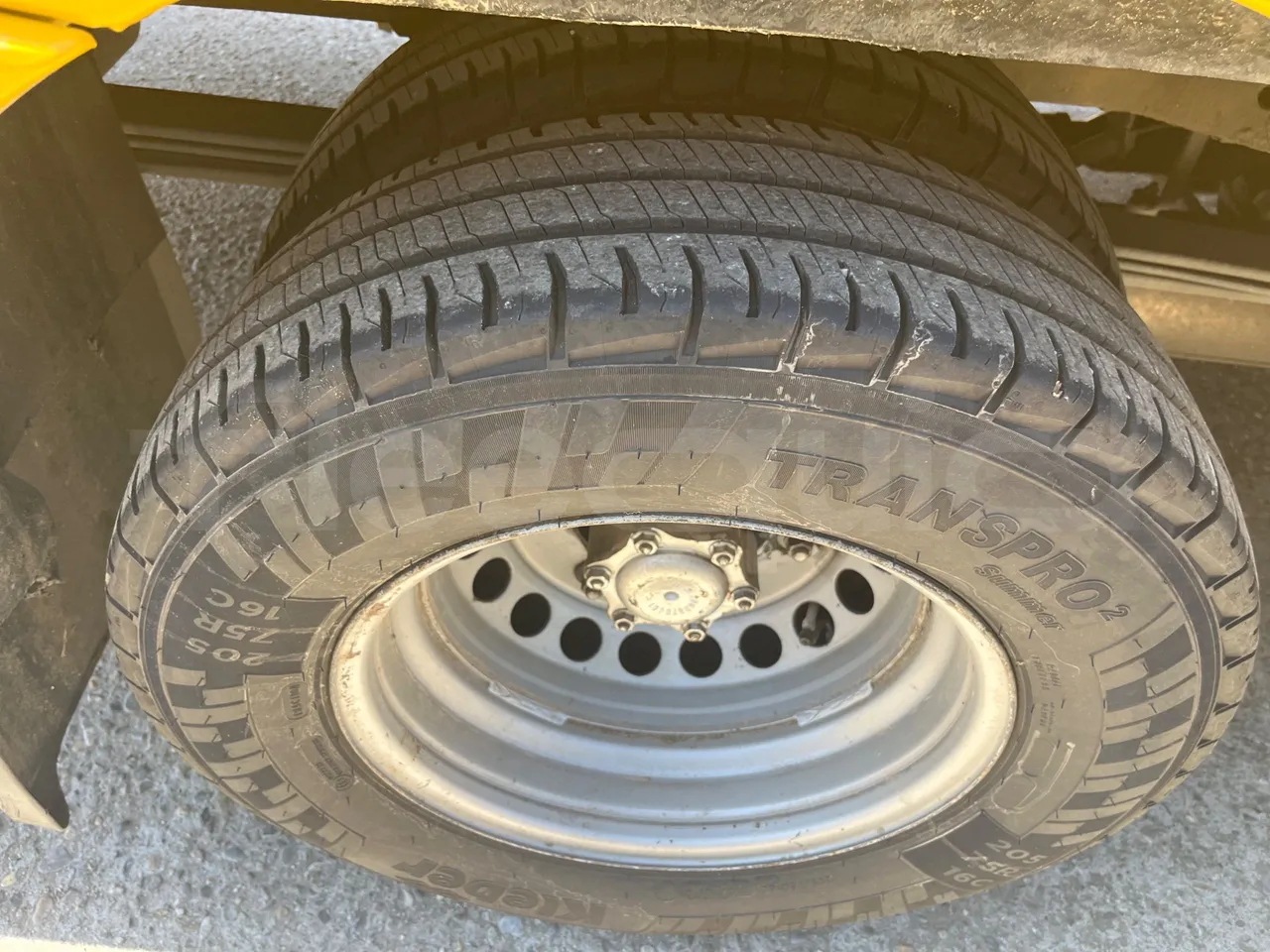 Mercedes-Benz Sprinter 906KA50 - Euro 4 - 110 kW - 7.345 mt - tread condition third axle tires right