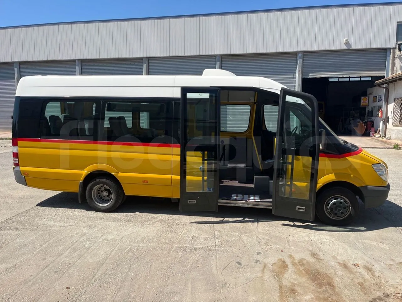 Mercedes-Benz Sprinter 906KA50 - Euro 4 - 110 kW - 7.345 mt - right side doors open