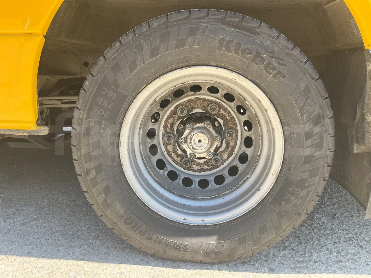 Mercedes-Benz Sprinter 906KA50 - Euro 4 - 110 kW - 7.345 mt - rear left tire photo