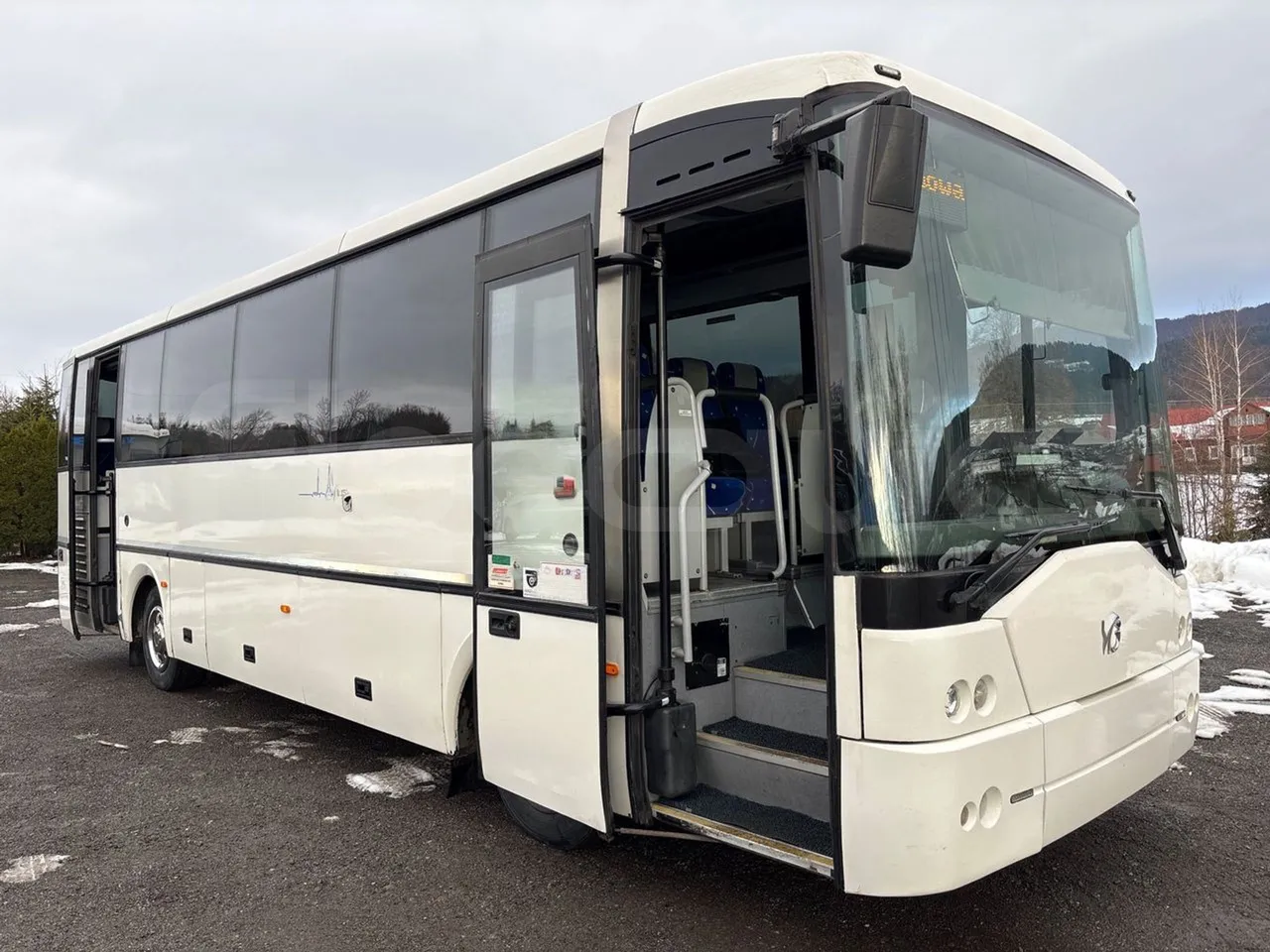 Irisbus Midys 395E.9.27 - EURO4 - 194kW - 9,60m - 3/4 right front doors open