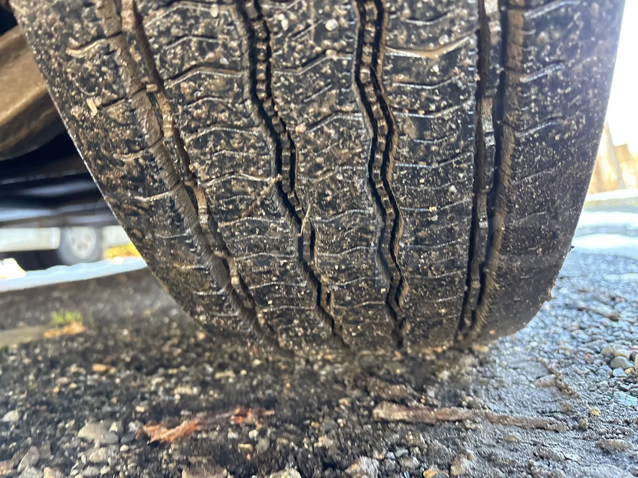 Irisbus Midys 395E.9.27 - EURO4 - 194kW - 9,60m - tread condition front tires left