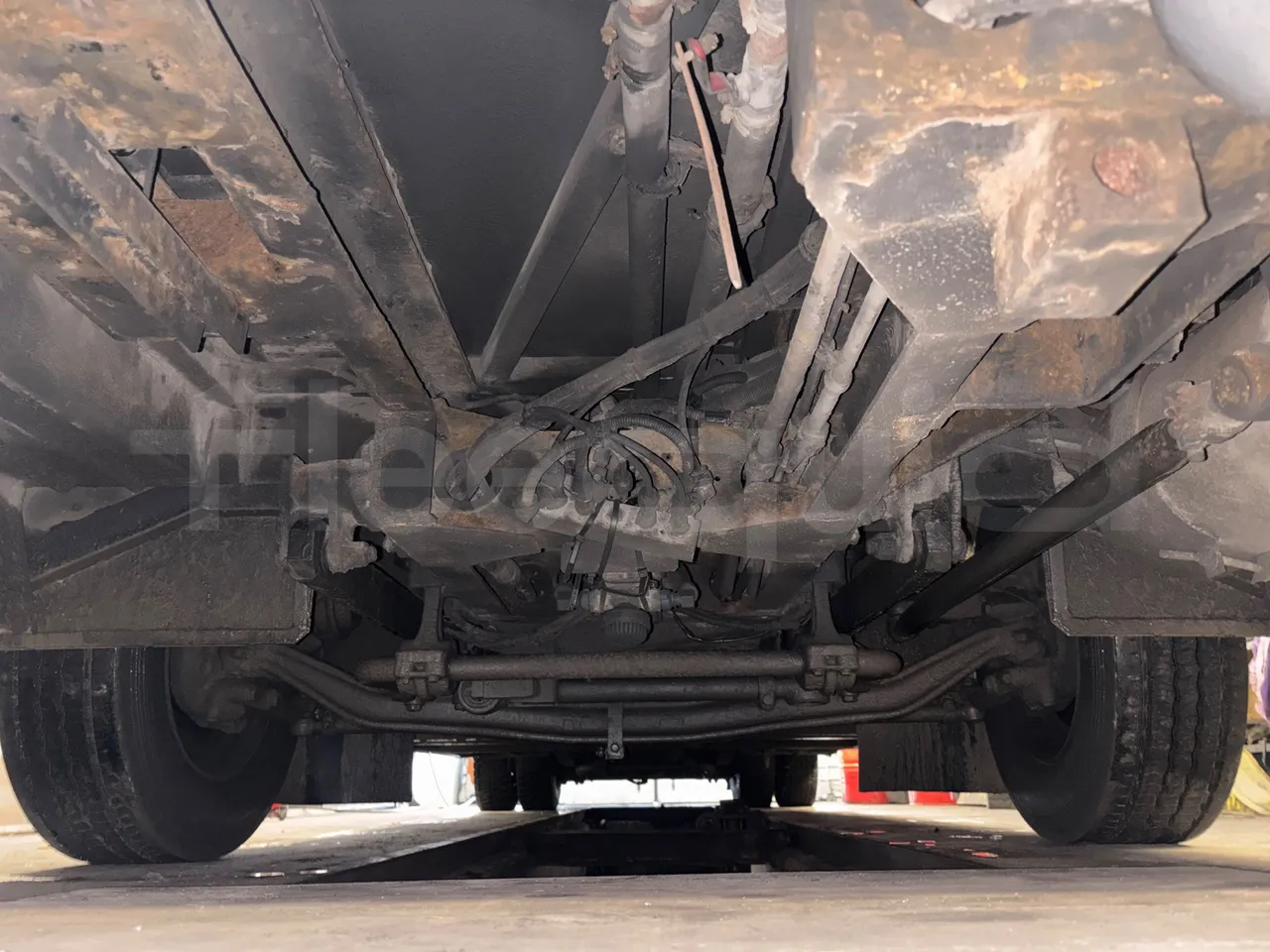 Irisbus Midys 395E.9.27 - EURO4 - 194kW - 9,60m - front undercarriage from front