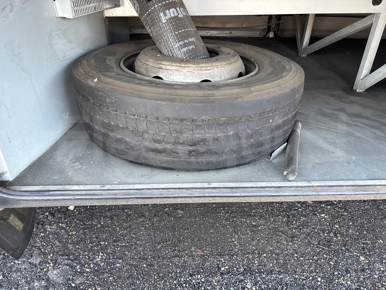 Irisbus Midys 395E.9.27 - EURO4 - 194kW - 9,60m - spare wheel