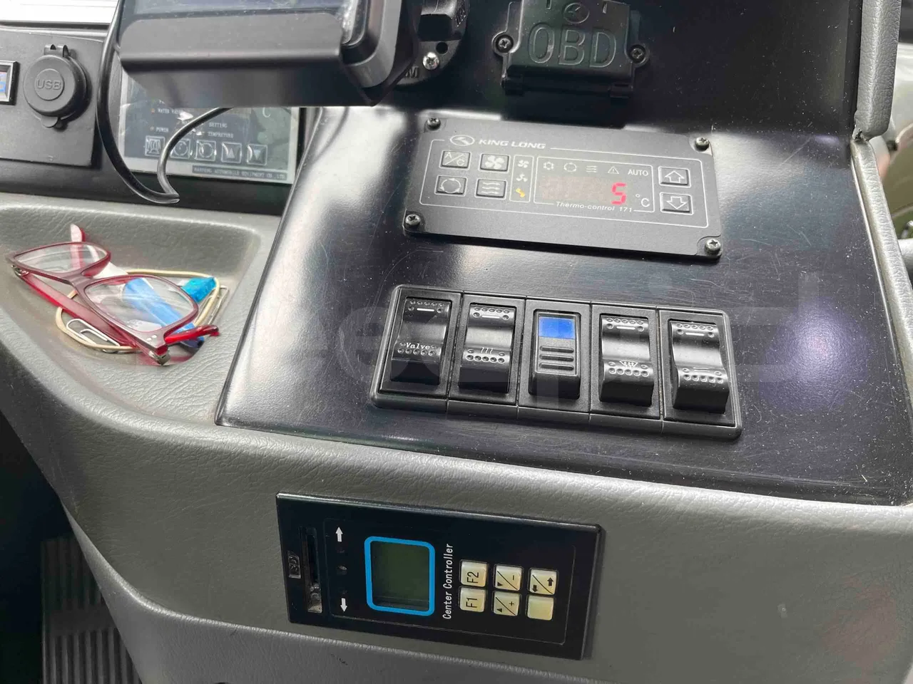 King Long XMQ6996 - onboard devices 2