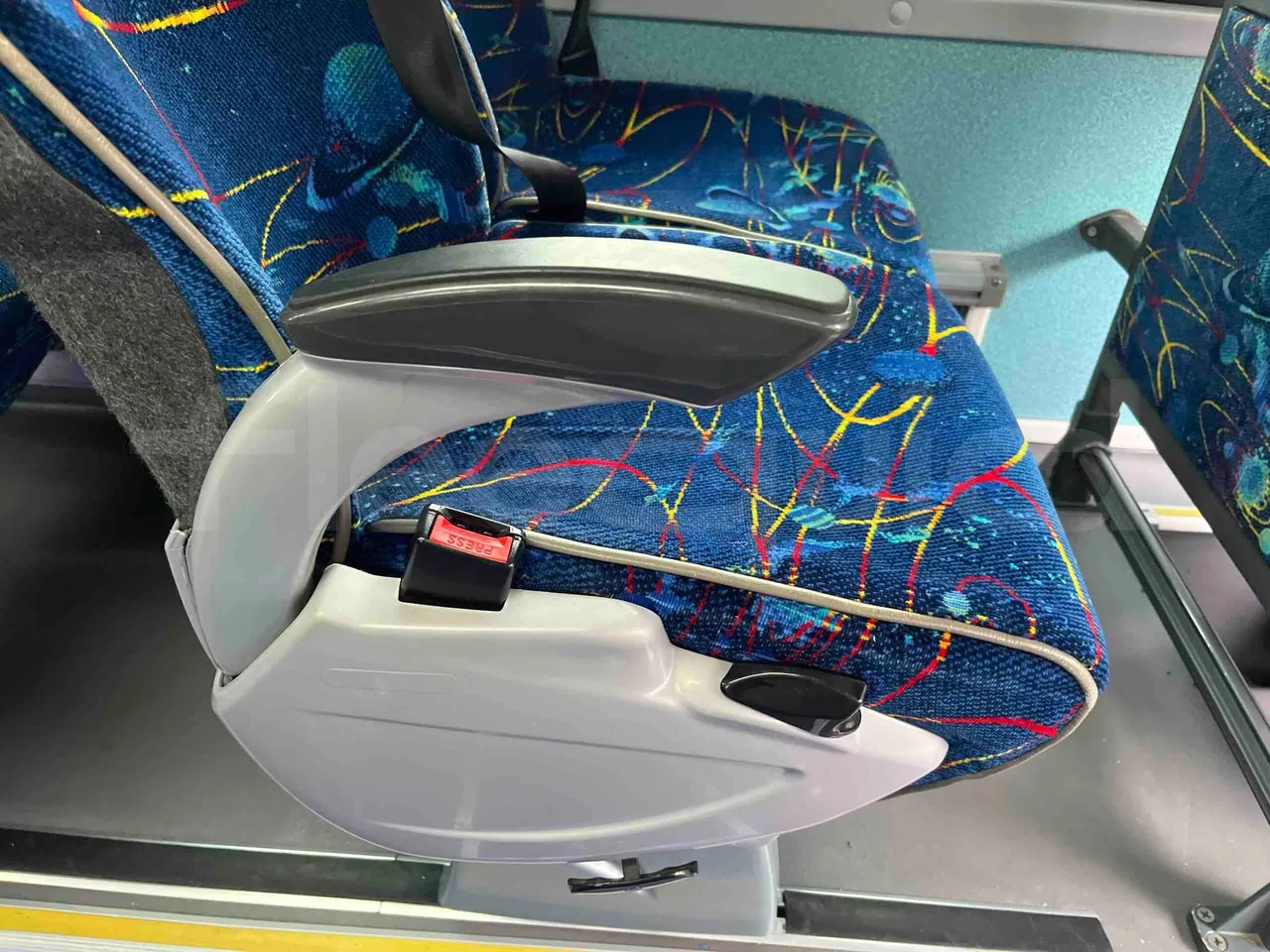 King Long XMQ6996 - armrest detail photo
