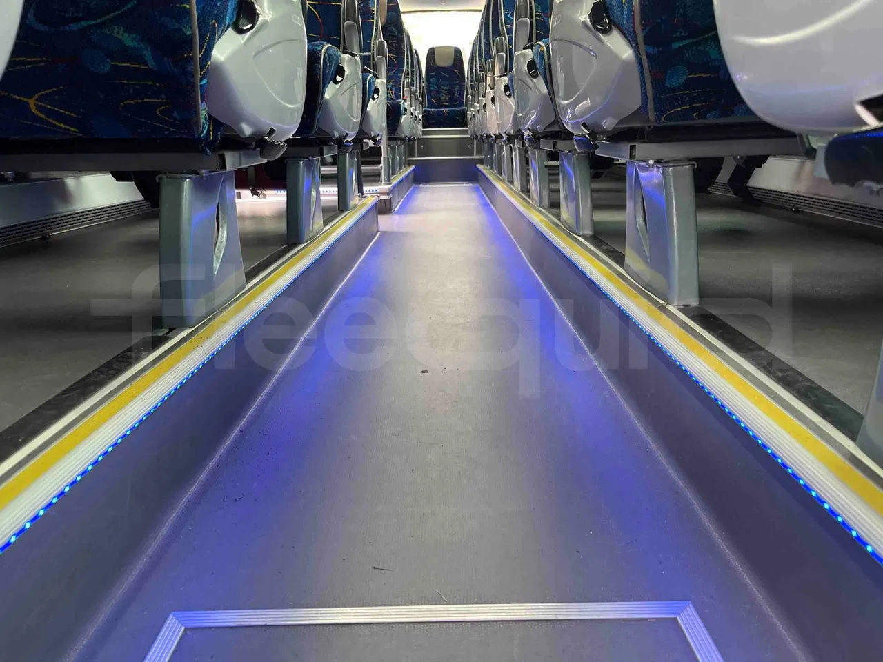 King Long XMQ6996 - seat brackets photo