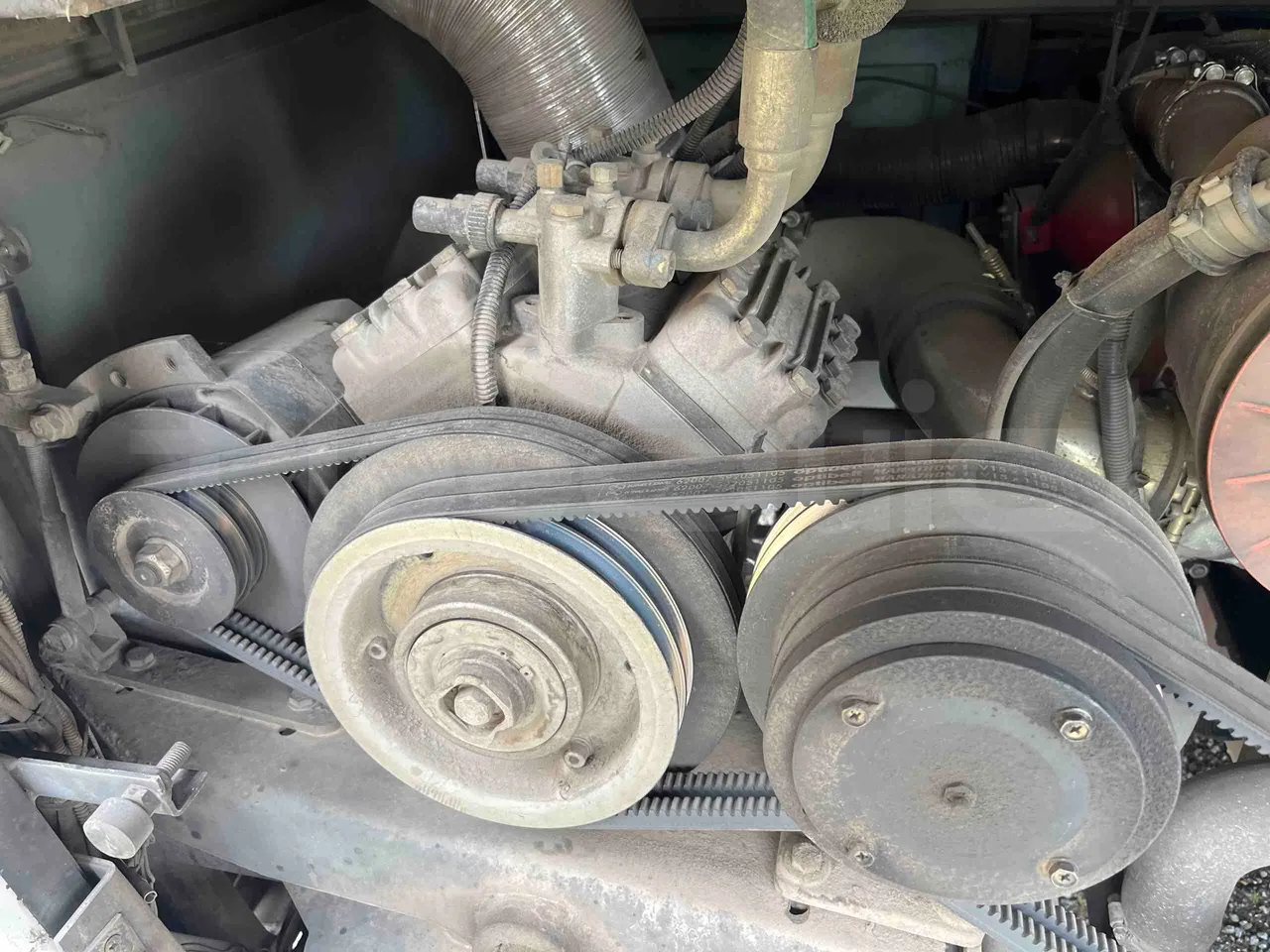 King Long XMQ6996 - air conditioning compressor