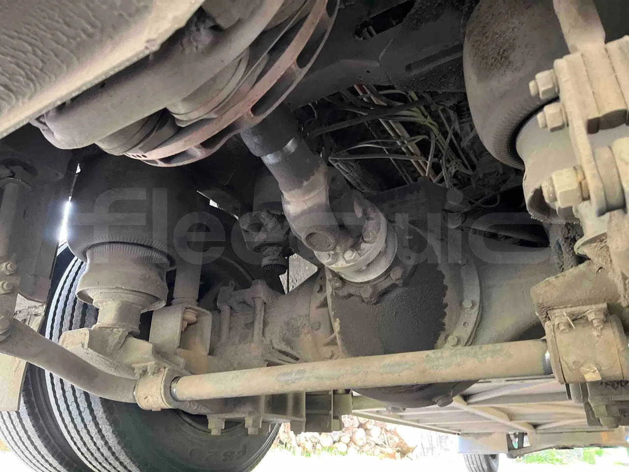 King Long XMQ6996 - differential photo