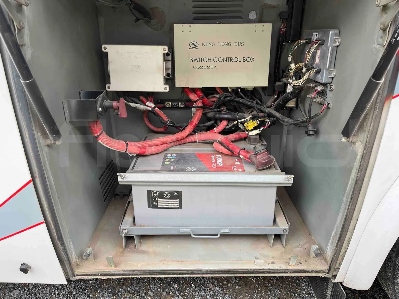 King Long XMQ6996 - external compartments photo