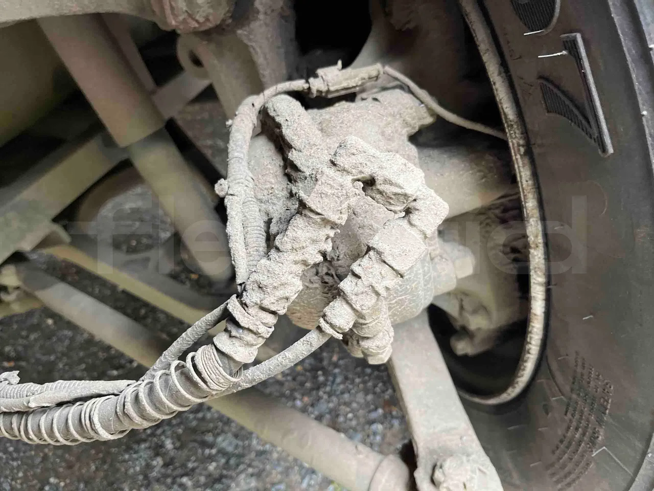 King Long XMQ6996 - front brake calipers left